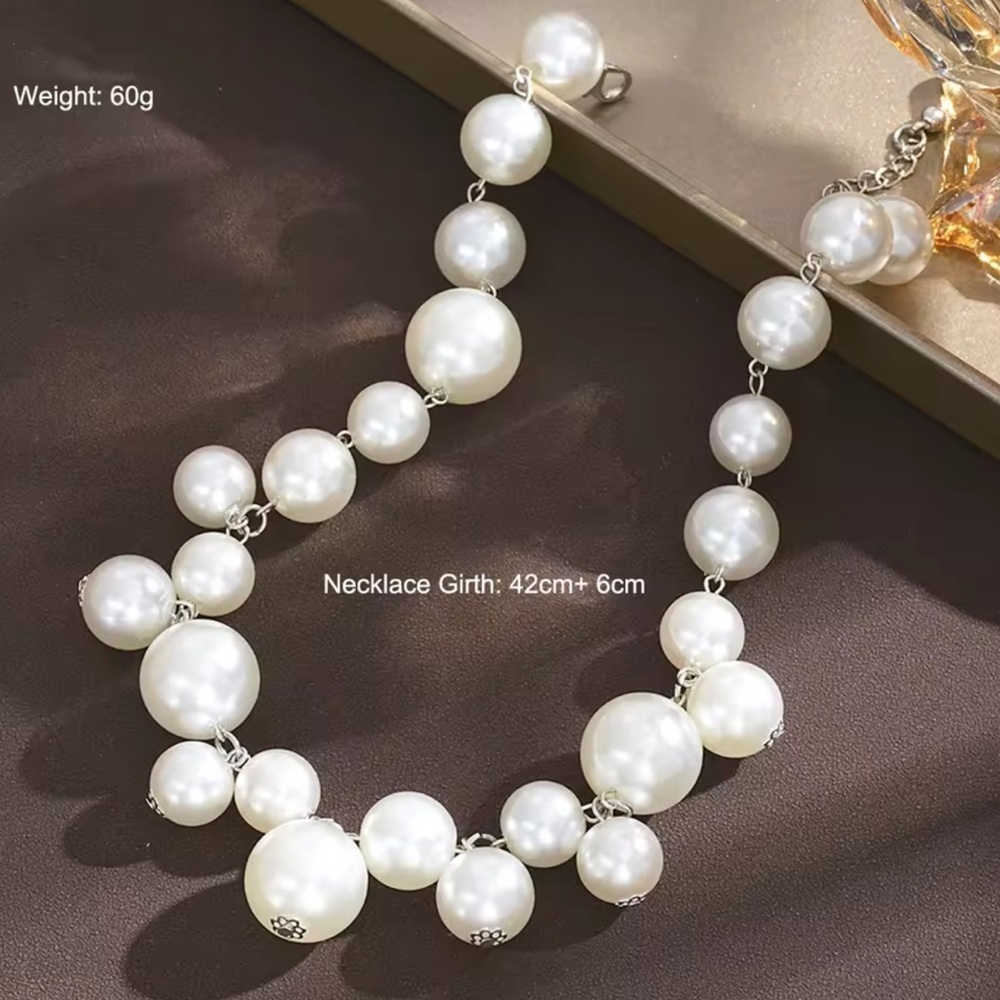 Vintage Classic White Pearl Cluster Necklace - Picture 6 of 8